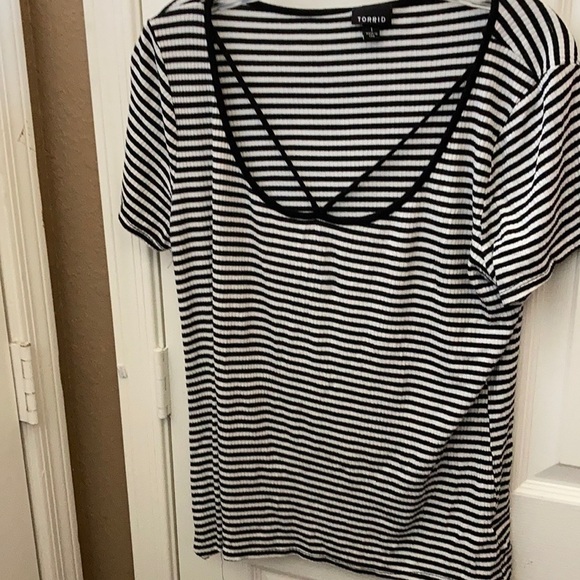 Ladies torrid tee 1 1x - Picture 1 of 4